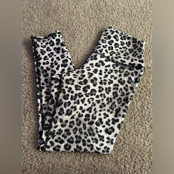 Evolution and Creation cheetah print compression legging - Picture 2 of 4